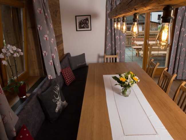 Gro&szlig;er Esstisch