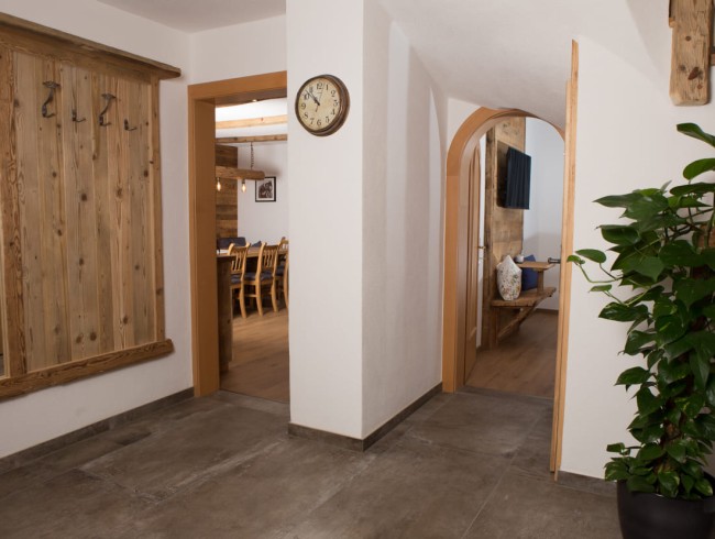 Gro&szlig;z&uuml;giger Eingangsbereich im Erdgeschoss