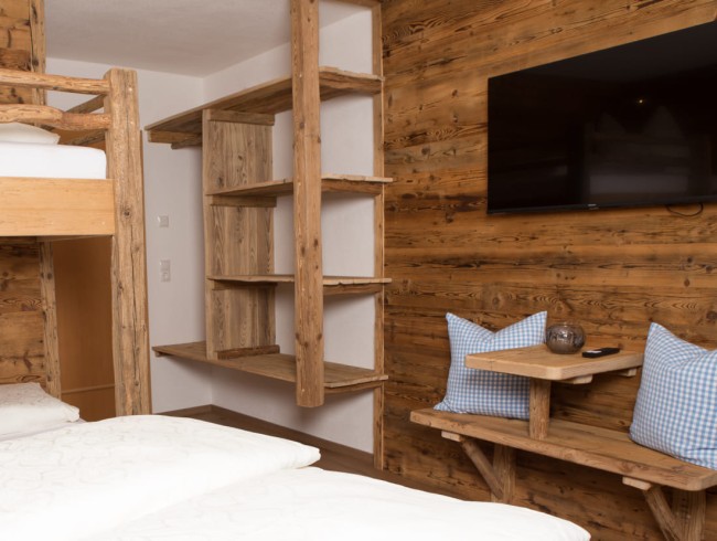 Schlafzimmer mit Flat-TV